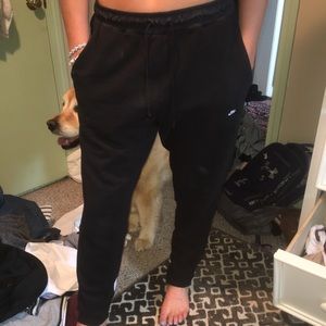 BLACK NIKE JOGGERS